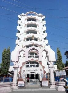 वाराणसी का भारत माता मंदिर हैं जो बहुत ऊंची है और इसकी दीवारें सफेद रंग में रंगी हुई हैं