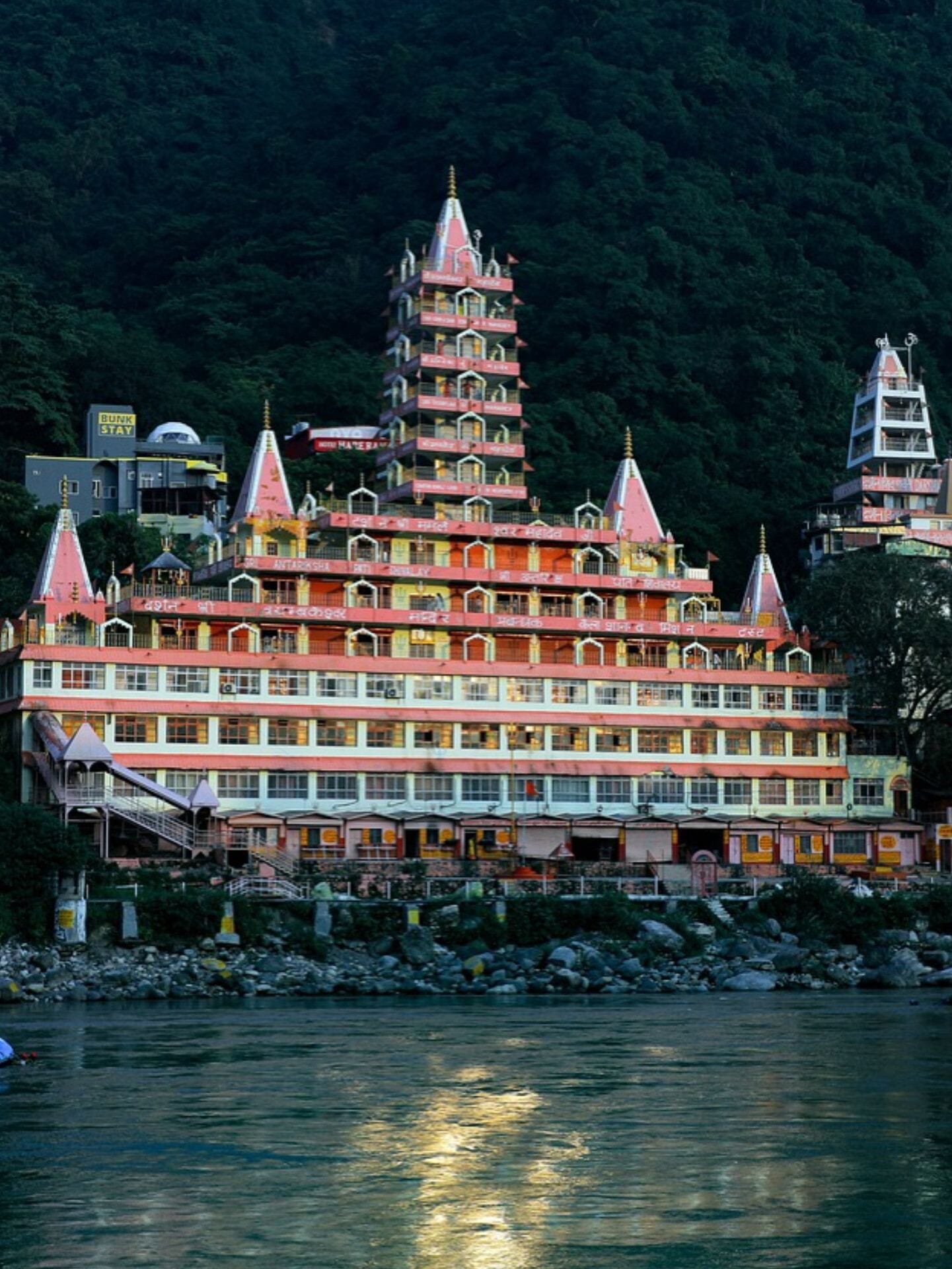 Rishikesh temple with big walls and lake infront