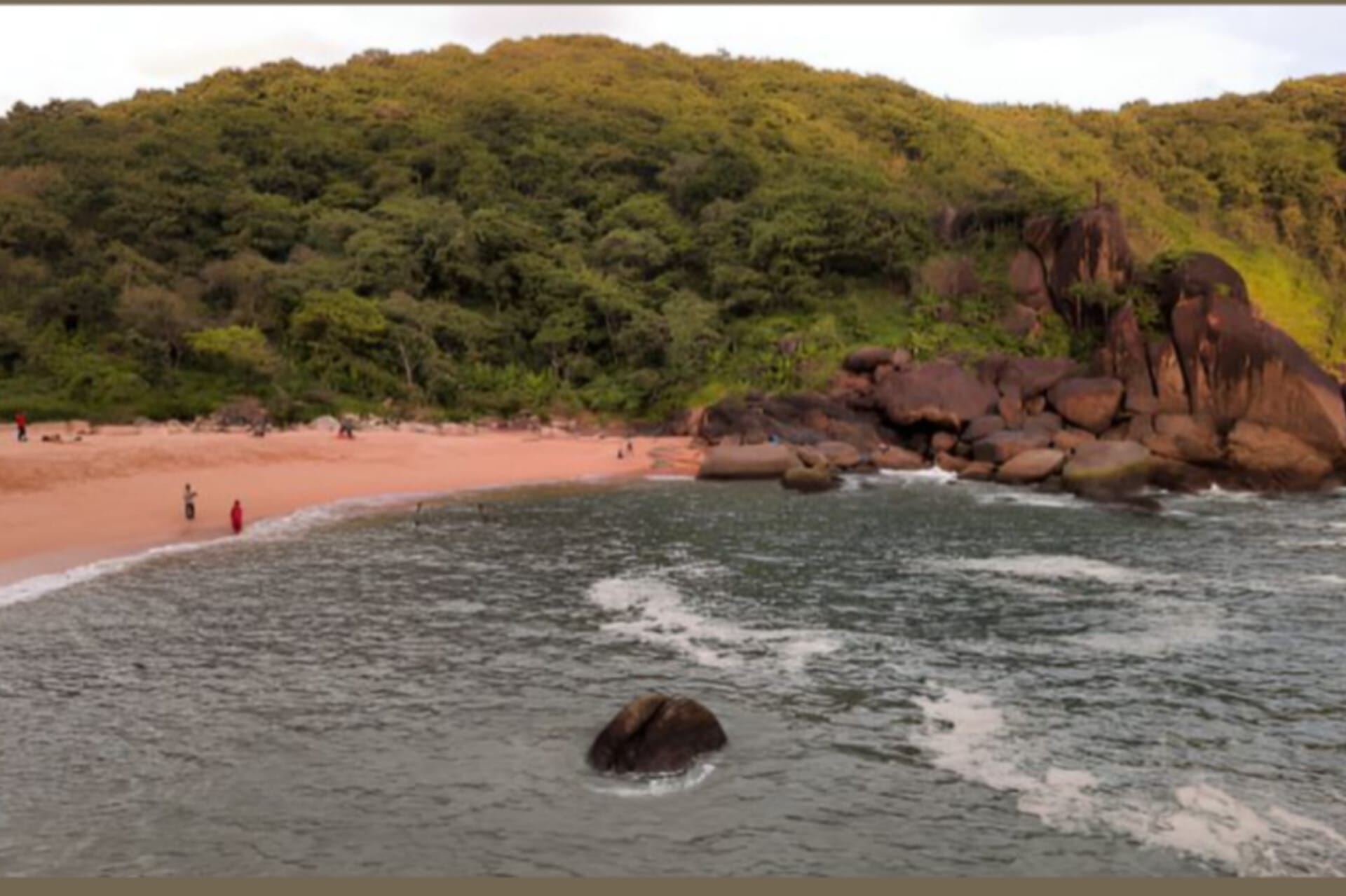 Green mountain on the side of chorao island भारतीय द्वीपों