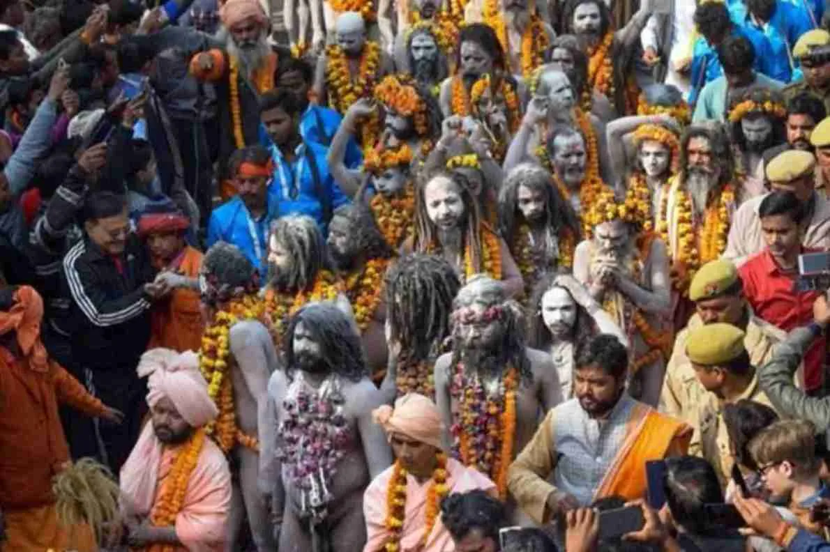 there are lot of people gathered in one place in Kumbh Mela