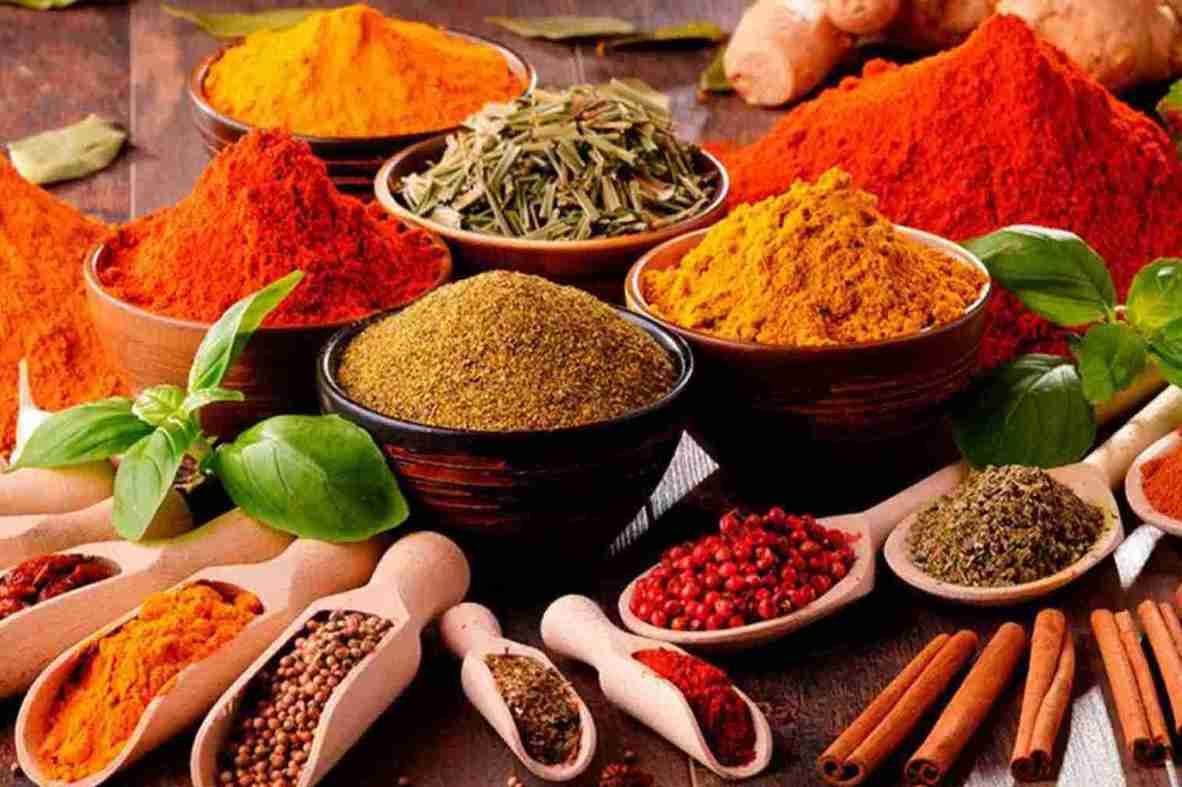 There are many type of spices are taken in different bowls in भारतीय व्यंजन