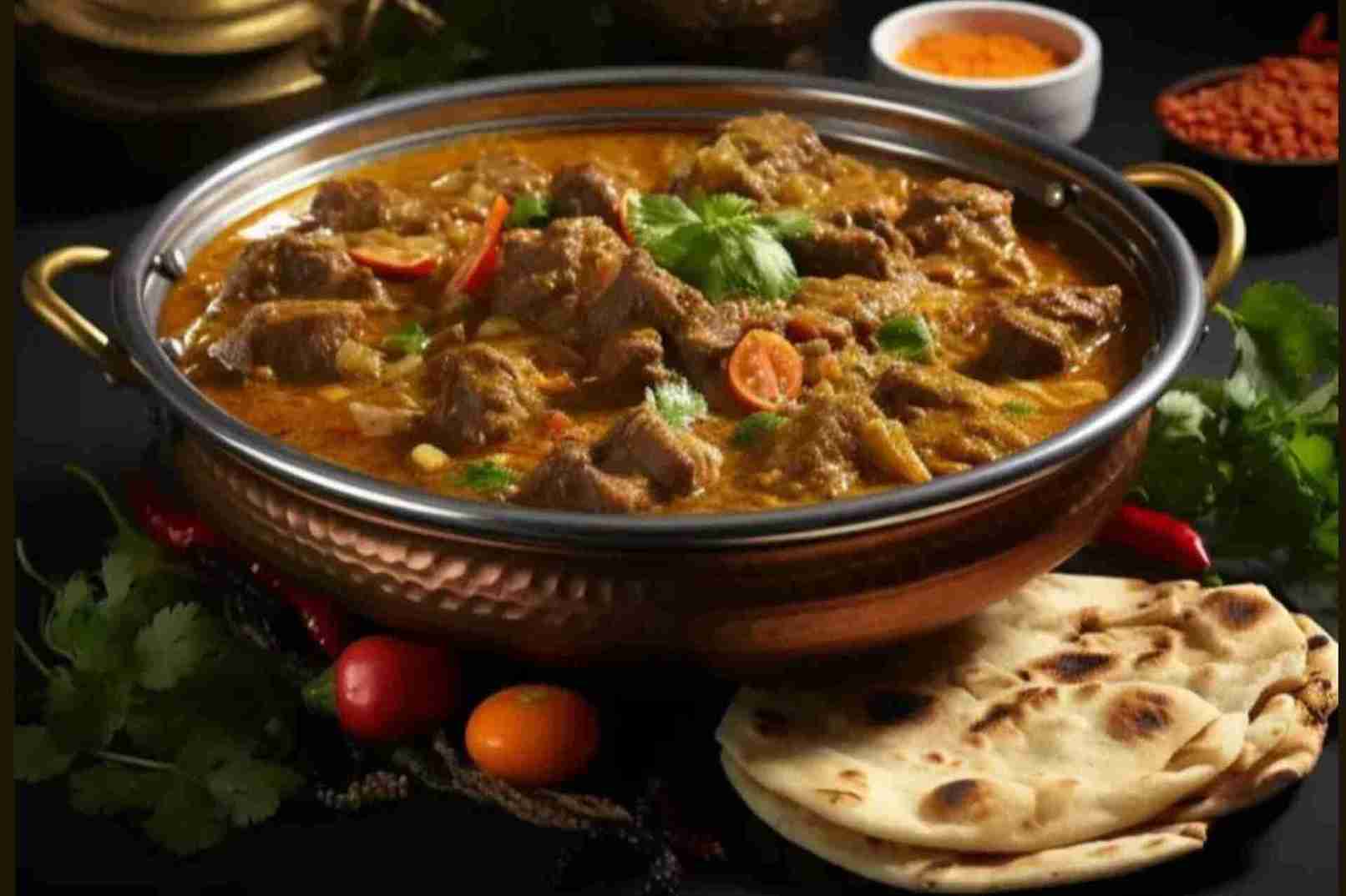 Mutton korma placed inside the bowl and chapati are there भारतीय व्यंजन