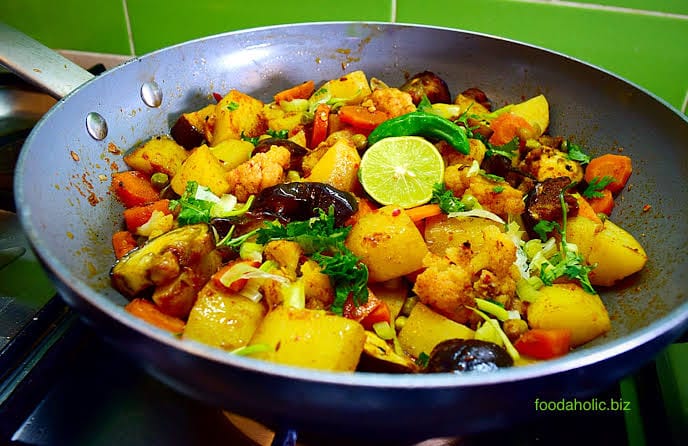 Panch Pooran Tarkari त्रिपुरा के 10 पारंपरिक व्यंजन: स्वाद और संस्कृति से भरपूर